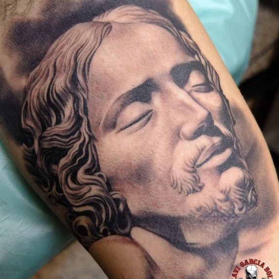 xavi garcia boix tattoo retrato realismo portrait realism tatuaje valencia diversos random cristo jesus sculpture escultura