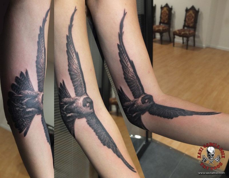 xavi garcia boix tattoo retrato realismo portrait realism tatuaje valencia diversos random lady halcon falcon naturaleza animales nature animals