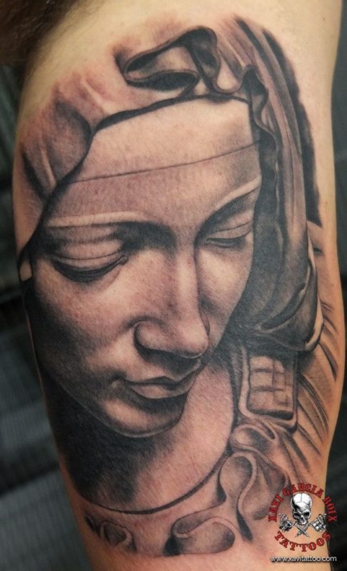 xavi garcia boix tattoo retrato realismo portrait realism tatuaje valencia diversos random pieta piedad miguel angel sculpture escultura