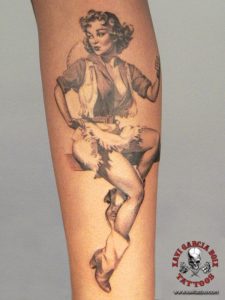 xavi garcia boix tattoo retrato realismo portrait realism tatuaje valencia pin ups girls chicas Maid Pin Up cowgirl vaquera west oeste