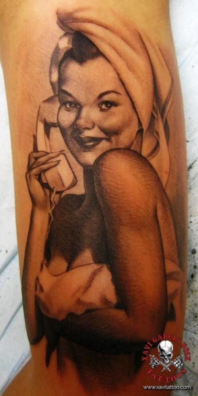 xavi garcia boix tattoo retrato realismo portrait realism tatuaje valencia pin ups girls chicas Maid Pin Up telephone shower ducha telefono