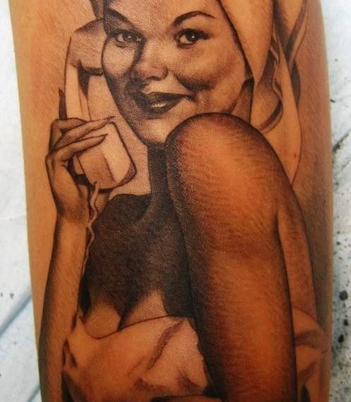 xavi garcia boix tattoo retrato realismo portrait realism tatuaje valencia pin ups girls chicas Maid Pin Up telephone shower ducha telefono