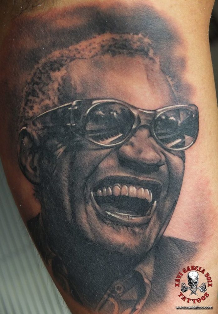 xavi garcia boix tattoo retrato realismo portrait realism tatuaje valencia tatuajes personajes famosos famous characters RAY-CHARLES-01