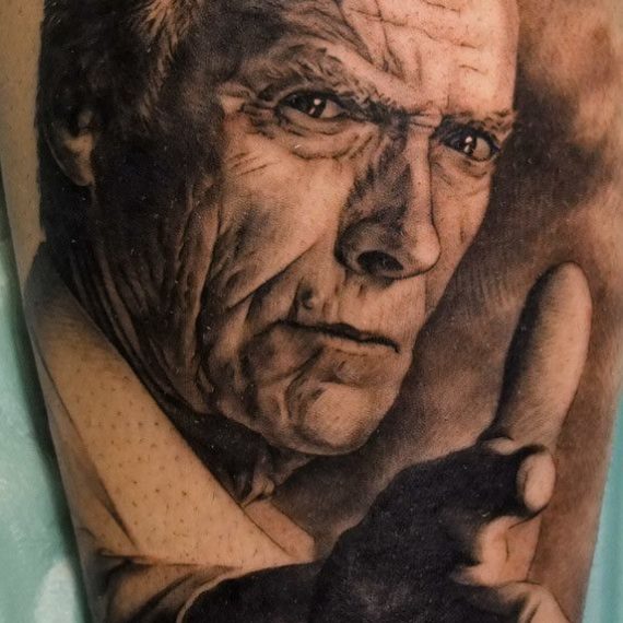 xavi garcia boix tattoo retrato realismo portrait realism tatuaje valencia tatuajes personajes famosos famous characters Torino CLint Eastwood-01
