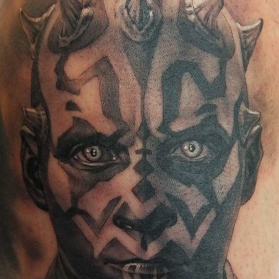 xavi garcia boix tattoo retrato realismo portrait realism tatuaje valencia tatuajes personajes famosos famous characters darth maul star wars mandalorian disney