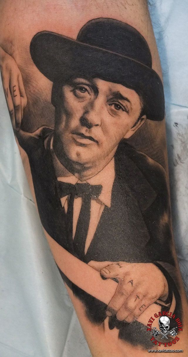 xavi garcia boix tattoo retrato realismo portrait realism tatuaje valencia tatuajes personajes famosos famous characters el cabo del terror cape fear robert mitchum-01