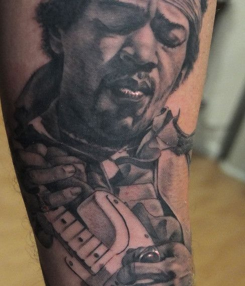 xavi garcia boix tattoo retrato realismo portrait realism tatuaje valencia tatuajes personajes famosos famous characters jimmy hendrix 01