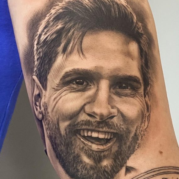 xavi garcia boix tattoo retrato realismo portrait realism tatuaje valencia tatuajes personajes famosos famous characters leo messi barcelona