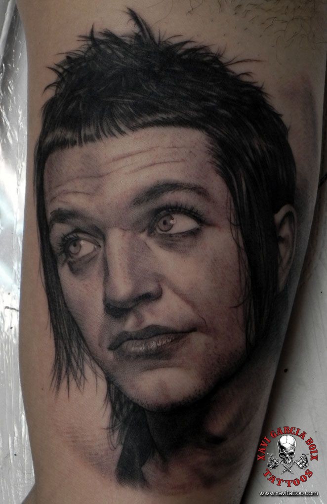 xavi garcia boix tattoo retrato realismo portrait realism tatuaje valencia tatuajes personajes famosos famous characters placebo brian molko