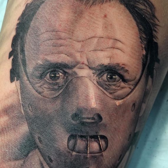 xavi garcia boix tattoo retrato realismo portrait realism tatuaje valencia tatuajes personajes famosos famous characters silencio corderos sielnce lambs hannibal lecter