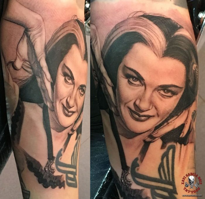 xavi garcia boix tattoo retrato realismo portrait realism tatuaje valencia tatuajes personajes famosos famous characters the munsters monsters yvonne de carlo-01